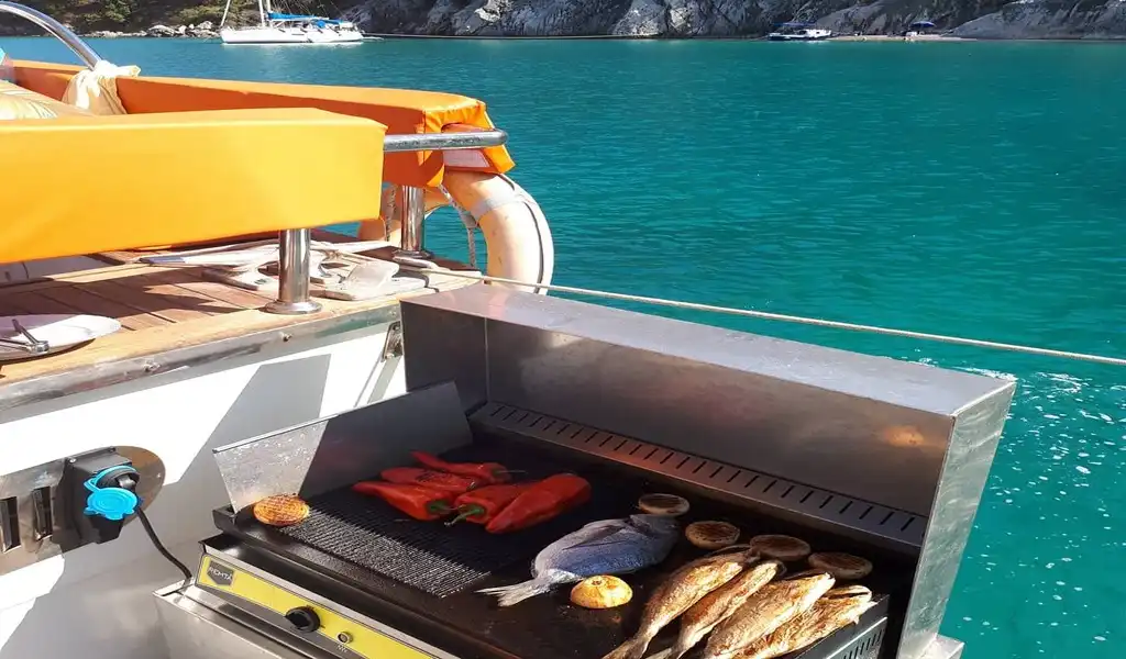 Side Yacht Rental 20m Custom Built